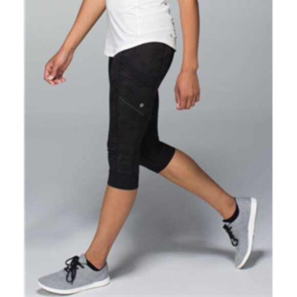 Lululemon Run For Fun Crop *Camo *Full-On Luxtreme - Picture 4 of 16